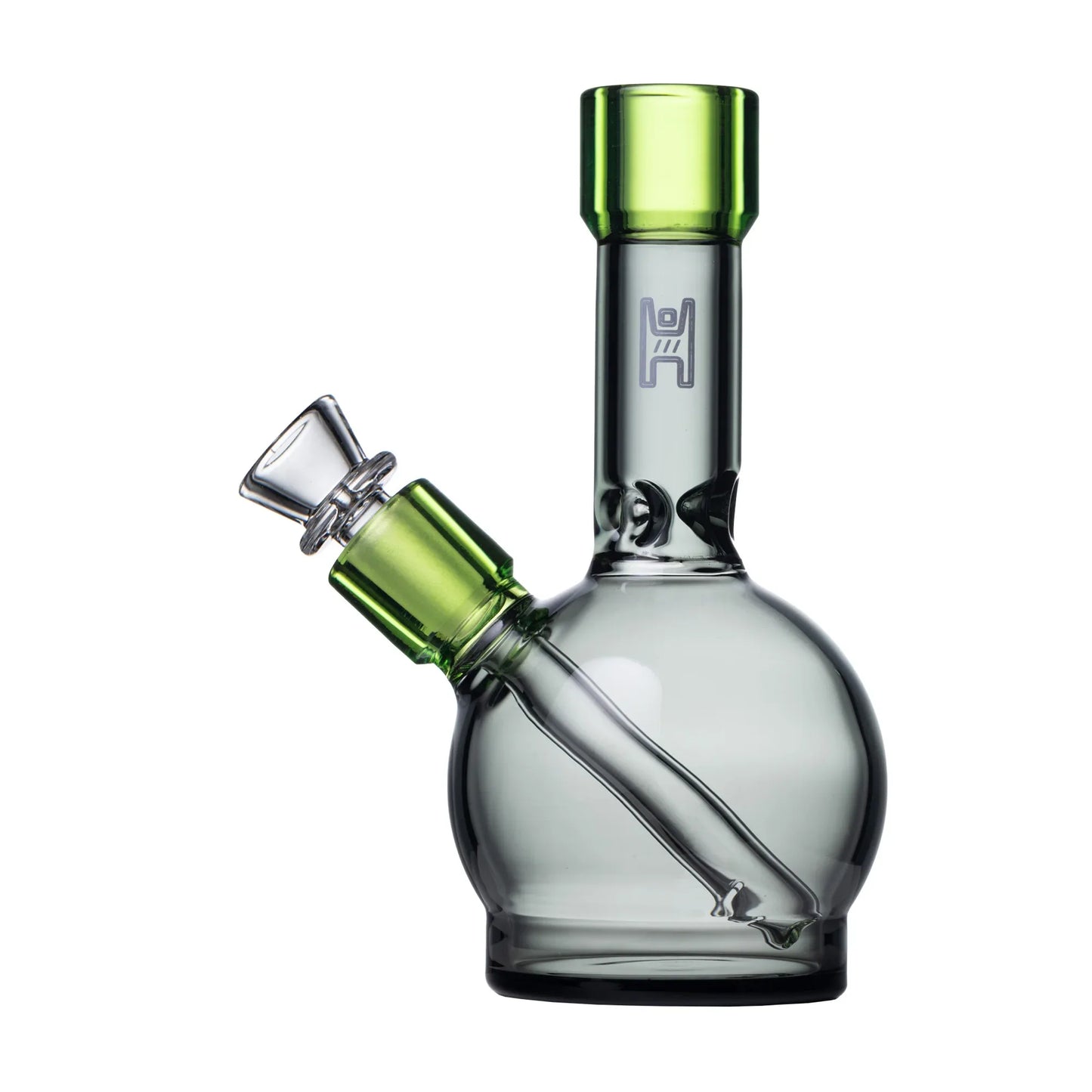 Ein runder Glas-Bubbler aus rauchgrauem Glas mit bernsteinfarbenem Mundstück und innerem Tauchrohr auf weißem Hintergrund.
