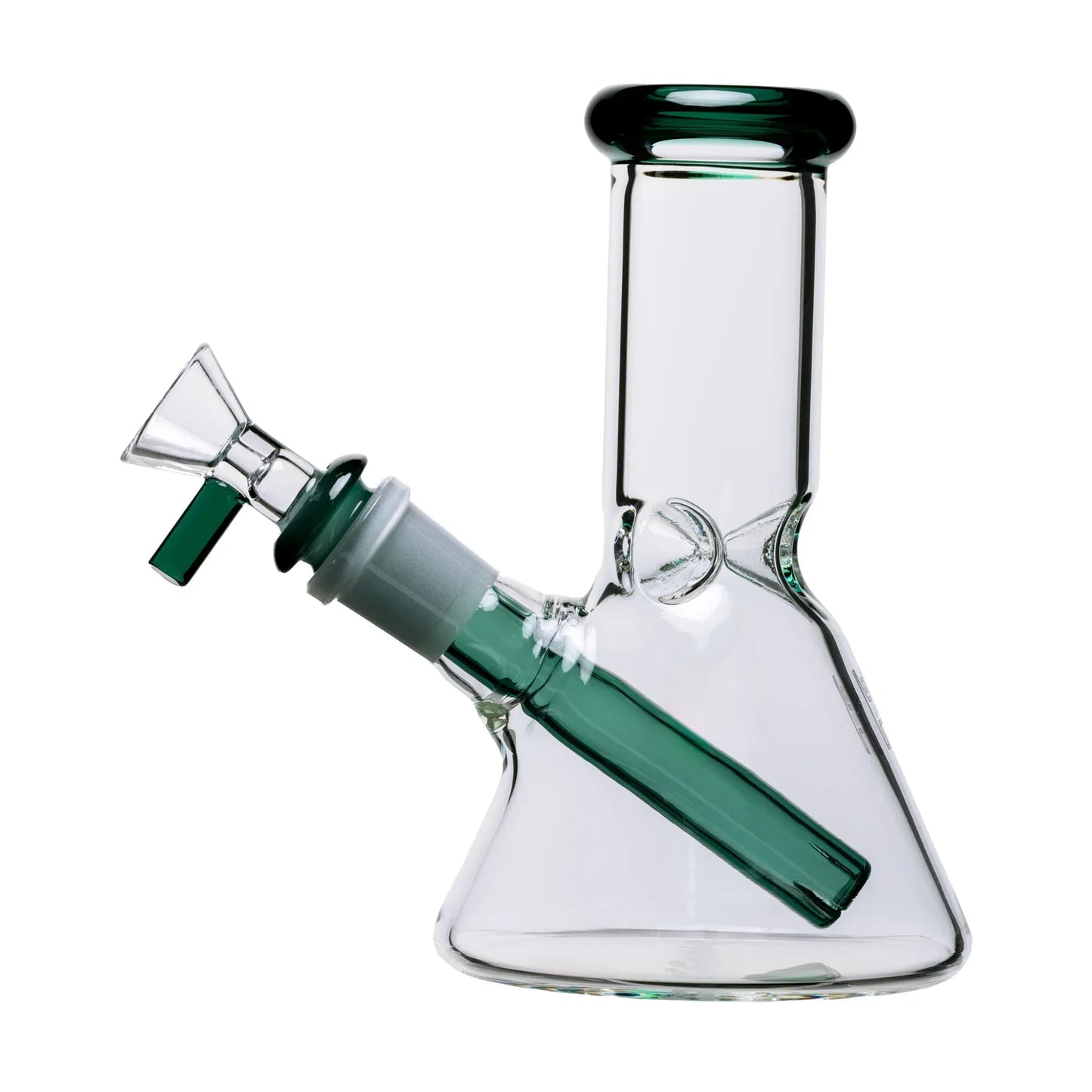 Ein klassischer Beaker-Bubbler aus klarem Glas mit dunkelgrünen Akzenten am Mundstück und dem Standfuß vor weißem Hintergrund.