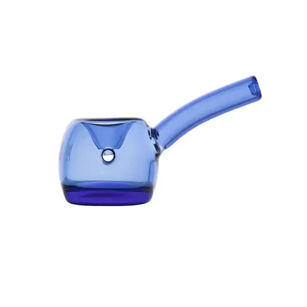 Eine leuchtend azurblaue Glaspfeife mit einem abgerundeten, bauchigen Kopf und einem elegant gebogenen Stiel.