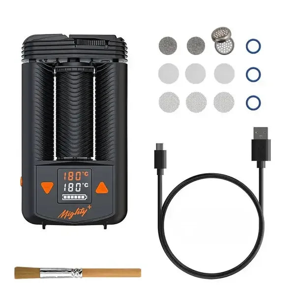 Ein Mighty+ Vaporizer zusammen mit seinem Starter-Set-Zubehör, bestehend aus einem USB-C-Ladekabel, einer Reinigung bürste, Ersatzsieben und Dichtungsringen.
