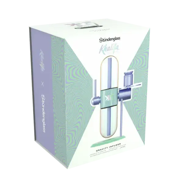 Die Produktverpackung für den Stündenglass x Khalifa Kush Gravity-Infuser; ein weiß-lila Karton mit einer Abbildung des Geräts.