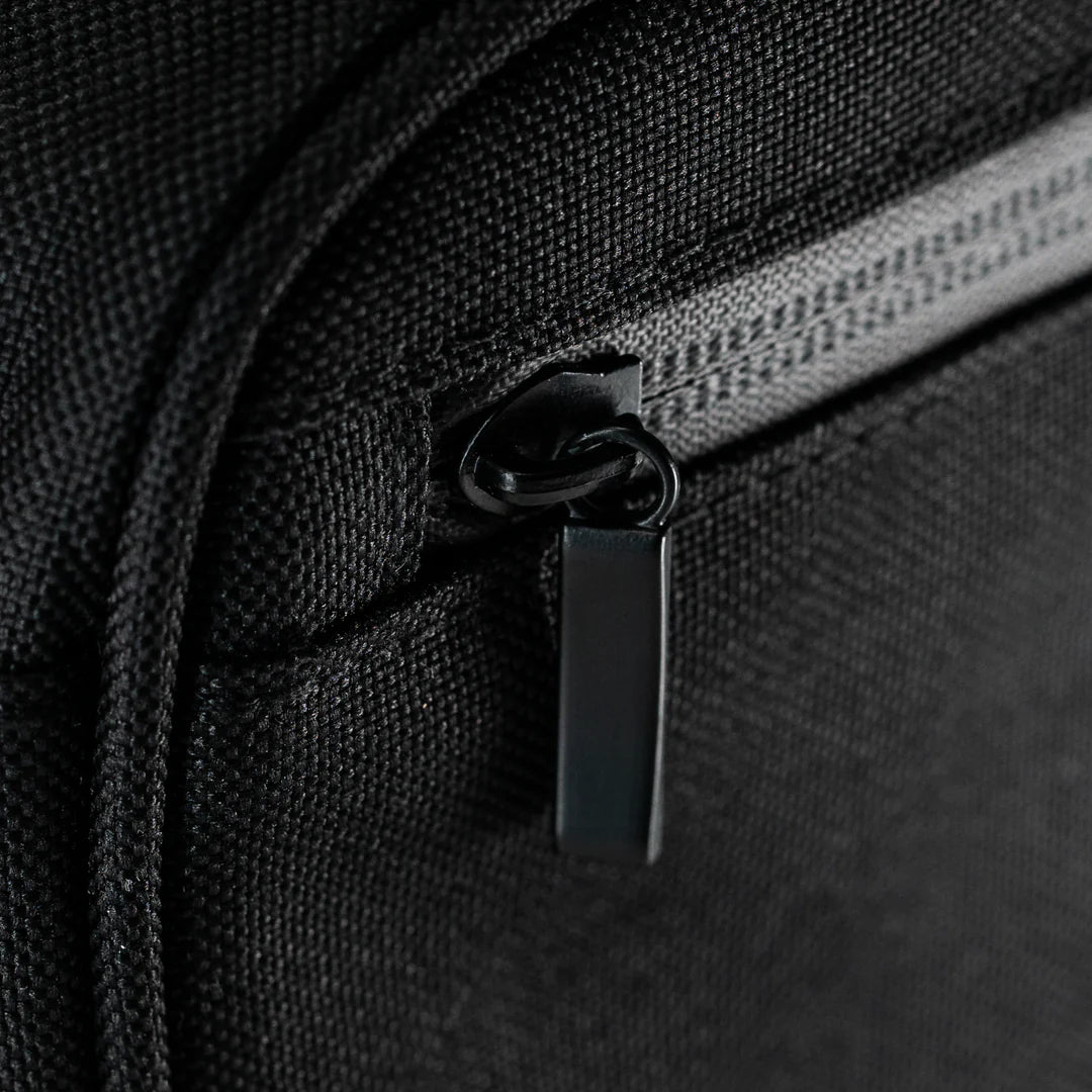 THE DART / TRAVEL BAG / Schwarz