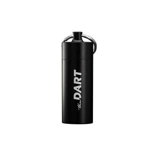 Ein hoher, eleganter schwarzer Behälter in minimalistischem Design mit mattem Finish, einer kleinen runden Öffnung oben und einem dezenten Logo am Boden.