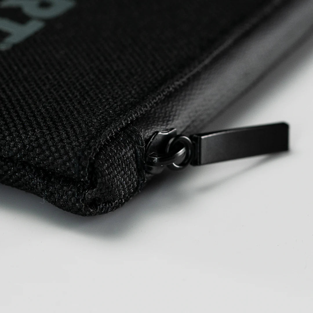 THE DART / ZIPPER POUCH / Schwarz